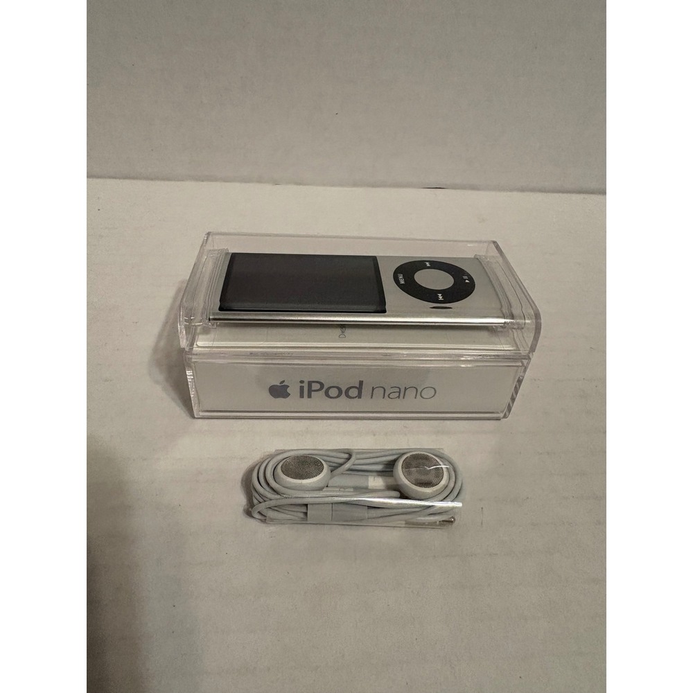 Apple iPod nano 5th Gen 8GB Silver MP3 Player A1320 PC535LL/A Case & Earbuds